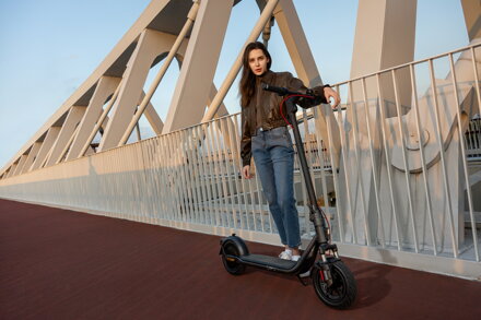 F2 E II Ninebot eKickScooter Powered by Segway