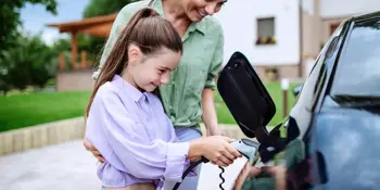Domáce nabíjanie elektromobilu: Nabíjanie zo zásuvky? Áno, ale...